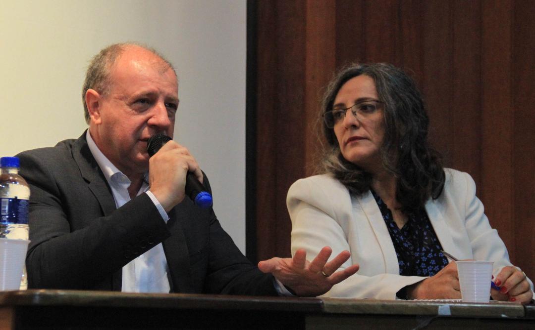 Mesa-redonda no Fórum “Regiões Metropolitanas do Paraná”, no Auditório do Simepar, no Centro Politécnico