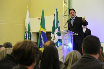 Ratinho Junior convida à responsabilidade pelo desenvolvimento de todos os municípios