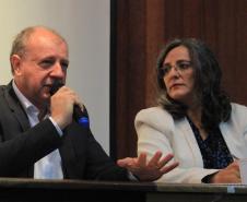 Mesa-redonda no Fórum “Regiões Metropolitanas do Paraná”, no Auditório do Simepar, no Centro Politécnico