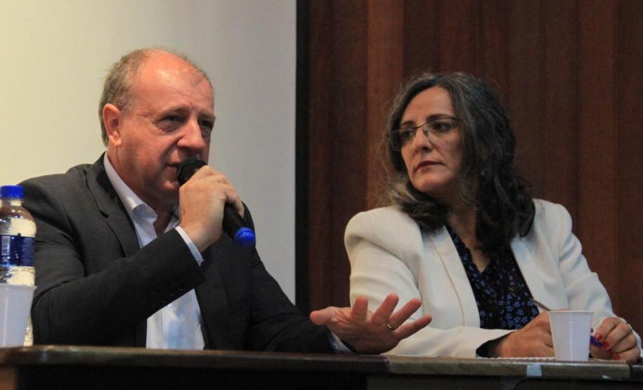 Mesa-redonda no Fórum “Regiões Metropolitanas do Paraná”, no Auditório do Simepar, no Centro Politécnico