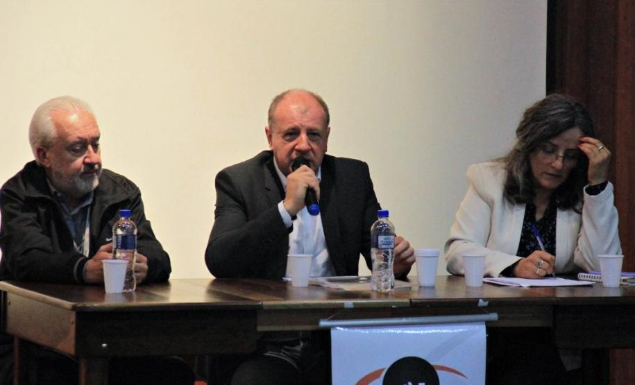 Mesa-redonda no Fórum “Regiões Metropolitanas do Paraná”, no Auditório do Simepar, no Centro Politécnico