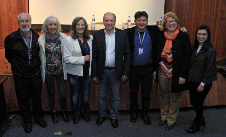 Mesa-redonda no Fórum “Regiões Metropolitanas do Paraná”, no Auditório do Simepar, no Centro Politécnico