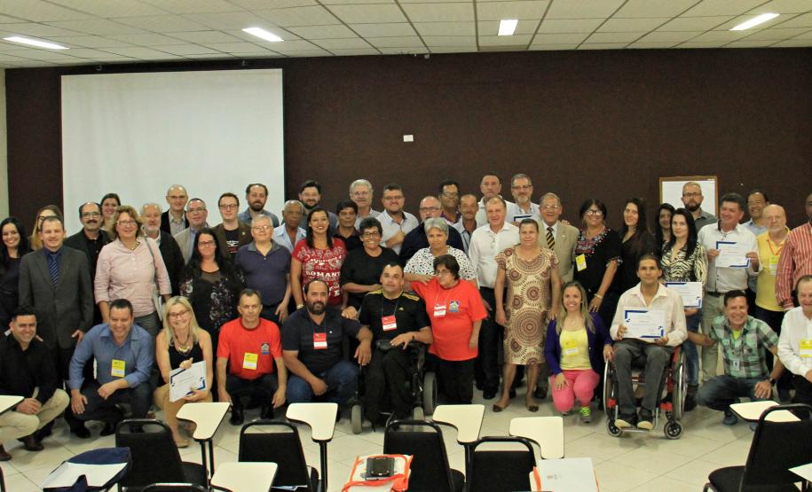 Ortega entrega Certificados de participação aos conselheiros do ConCidades Paraná – 3ª Gestão